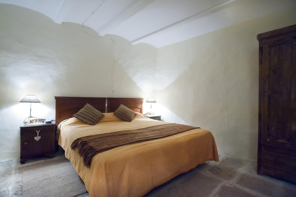 Mil Estrelles Villa Cornella de Terri Room photo